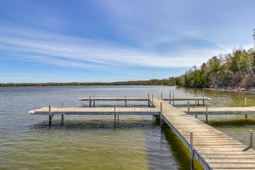 . Sandy Beach & Boat Dock! Gull Lake Resort Cabin