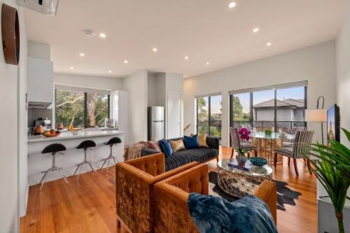 Modern 3BR Home Near Medway Golf Club, Highpoint & Melbourne CBD in Footscray
