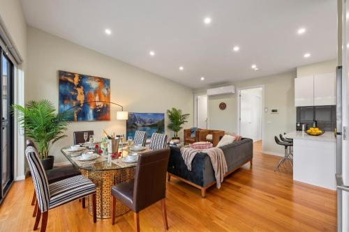 Modern 3BR Home Near Medway Golf Club, Highpoint & Melbourne CBD in Footscray