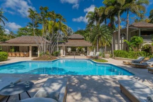 Bluff House at Sandy Lane Estate By Young Estates – khách sạn tại Holders Hill