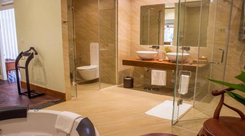 room detail thumbnail 2