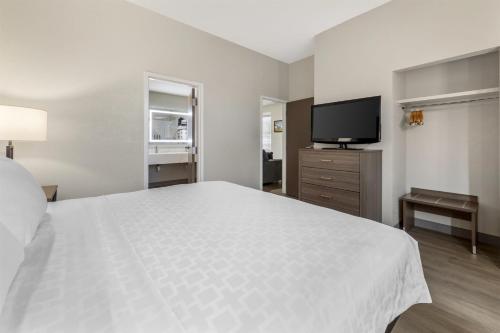 Best Western PLUS Revere Inn & Suites - image 44