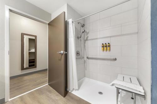 Best Western PLUS Revere Inn & Suites - image 42