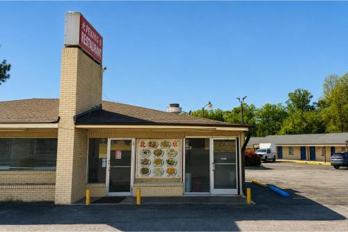 WILLIAMSTON INN - image 17