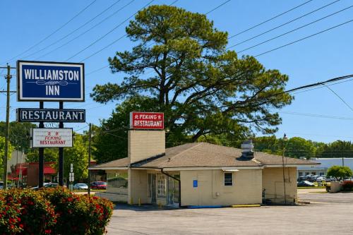 WILLIAMSTON INN - image 34