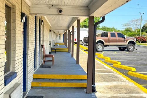 WILLIAMSTON INN - image 29