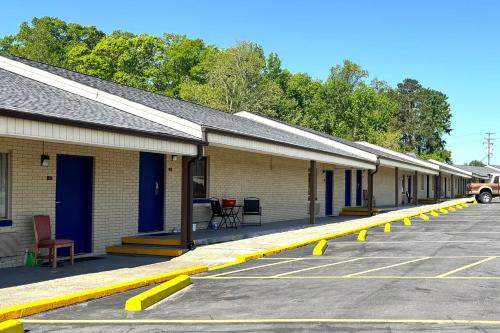 WILLIAMSTON INN - image 36