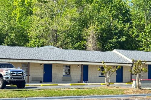 WILLIAMSTON INN - image 44