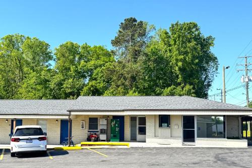 WILLIAMSTON INN - image 26