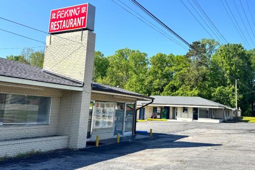 WILLIAMSTON INN - image 25