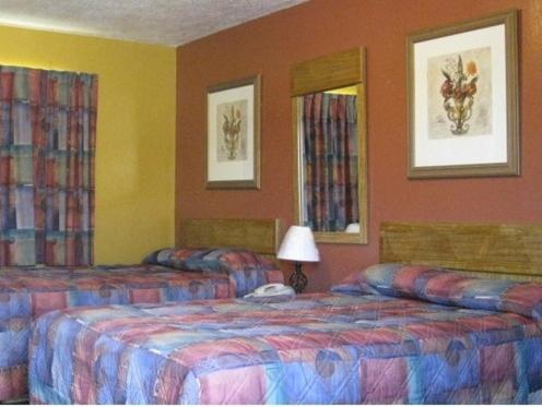 Double Room with Two Double Beds - Smoking image 5