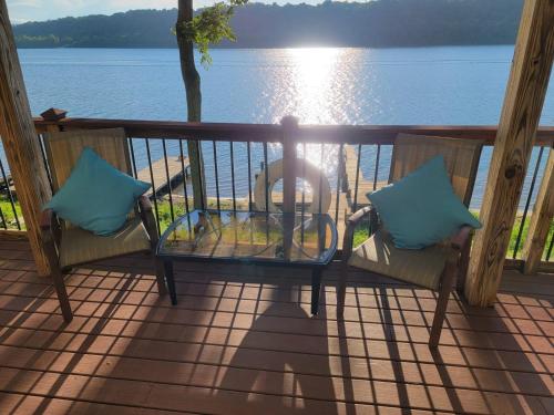 River's Edge Retreat Private Dock Bourbon in Prospect