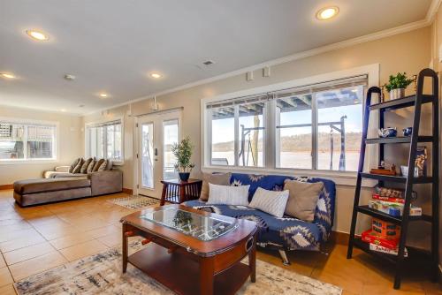 River's Edge Retreat Private Dock Bourbon in Prospect