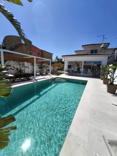 Villa avec piscine à 2 pas de la mer