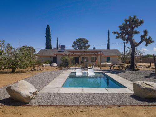 Dez-Art Retreat in Yucca Valley, USA