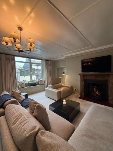 Charming 5 Bed Cashel Townhouse in Cashel