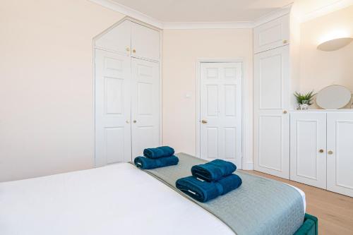 Baker St one bed flat - main image