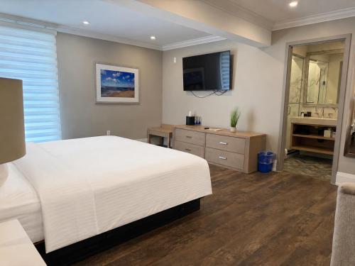 Colonial Hotel & Suites in Lambton Shores (ON)