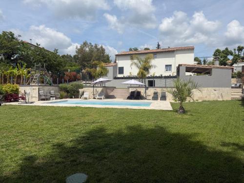 Villa Élégante à Berre-les-Alpes - Terrasse, Piscine & Vue Panoramique gîte à louer Le Vignal