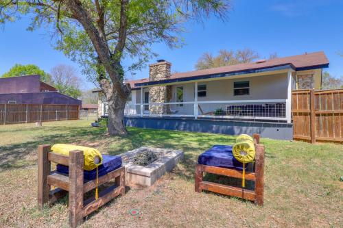 Updated MCM Hill Country Charmer 14 Mi to Dtwn ATX – khách sạn tại Chappell Hill