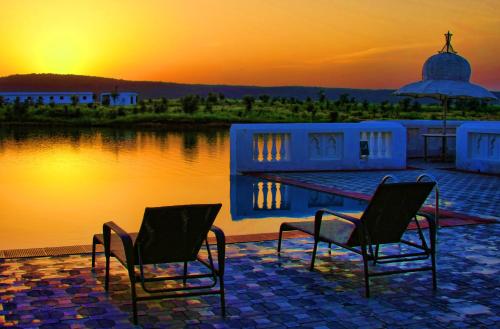 jüSTa Lake Nahargarh Palace, Chittorgarh