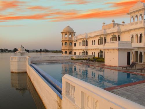 jüSTa Lake Nahargarh Palace, Chittorgarh