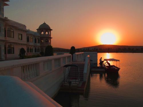 jüSTa Lake Nahargarh Palace, Chittorgarh