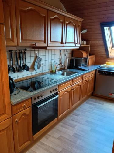 Konyha, Ferienwohnung Kornspeicher - Alleinlage im Grünen - MÜLLER Neuschoo (Ferienwohnung Kornspeicher - Alleinlage im Grunen - MULLER Neuschoo) in Neuschoo