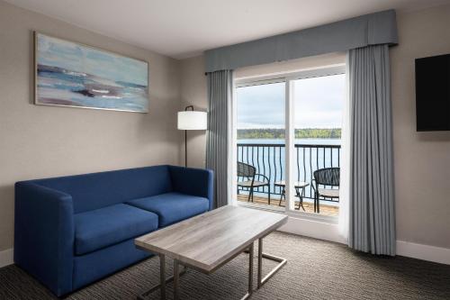 Anchor Inn & Suites, BW Signature Collection Room Type - King Suite with Balcony - Non-Smoking/High Floor