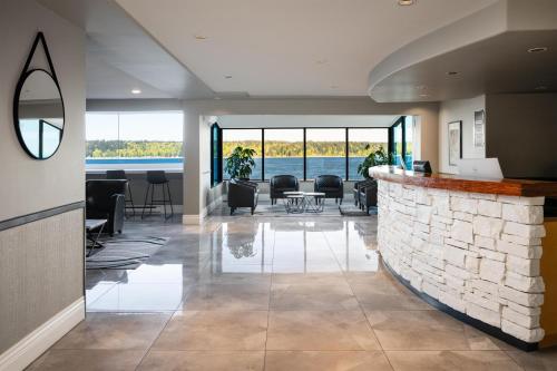 Vestibule, Anchor Inn & Suites, BW Signature Collection in Campbell River (BC)