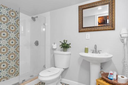 Private Studio Cabin steps from Calle 8 in Miami, USA