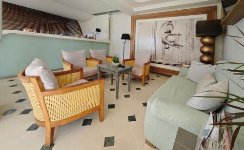 Sandy Bay Hotel 5