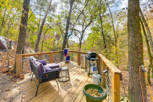 Beaver Lake Group Retreat w/ Decks: 2-Unit Combo in Lost Bridge Village (AR)