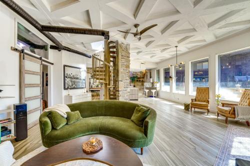 Beaver Lake Group Retreat w/ Decks: 2-Unit Combo in Lost Bridge Village (AR)