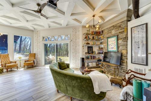 Beaver Lake Group Retreat w/ Decks: 2-Unit Combo in Lost Bridge Village (AR)
