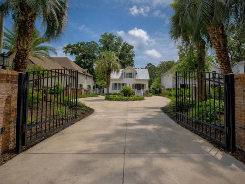 Saltwater Oaks - image 9