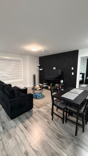 Lux Modern 2BR Radiant Suite+Free Parking in Delta, Canada