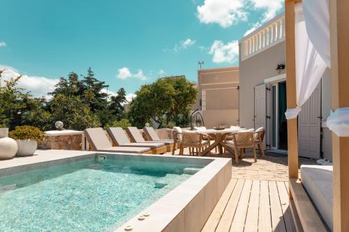 Selenophile Villa with heated pool