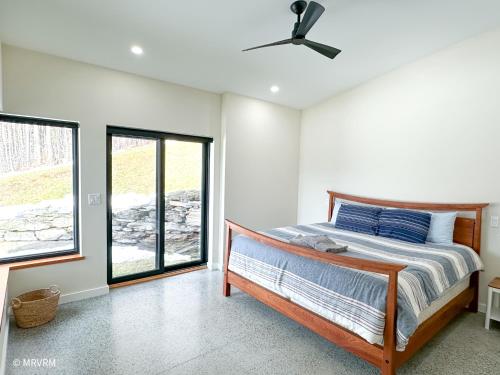Top of the Hill Modern Retreat - image 6
