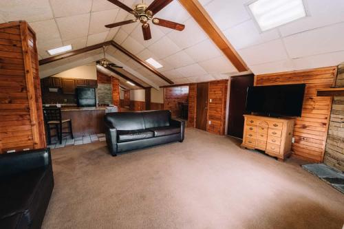 Riverside Motor Lodge - Pigeon Forge 2