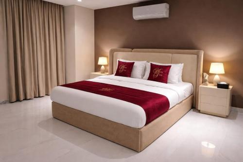 Central Gulberg MM Alam - Executive One-Bed Apartment - image 12