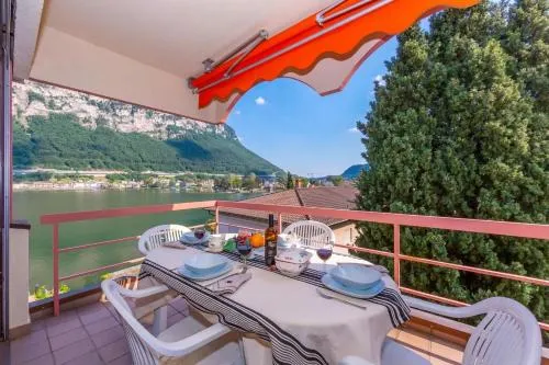 Casa Bader - Lake View Apt with Pool & Sauna - Happy Rentals in Riva San Vitale, Schweiz