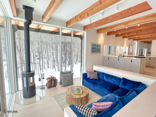 Stunning Modern Retreat Overlooking The Mad River in Warren (VT)