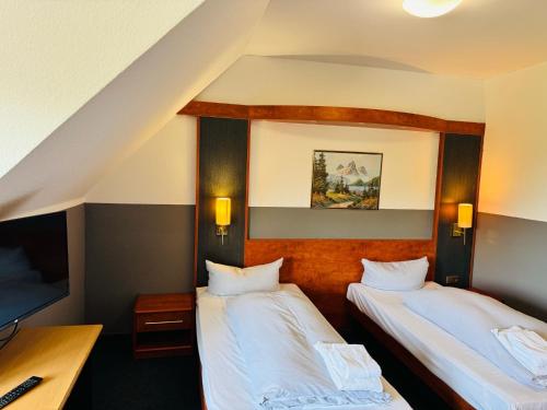 Exterior view of Hotel & Restaurant Heidekrug 24h Check-in, Pinneberg, Free Parking and WiFi