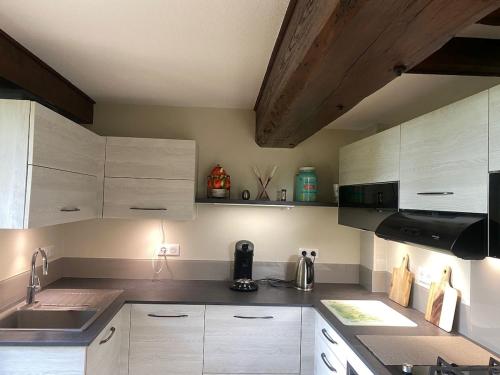Charming Country House 3 bedrooms 6 beds 9 people in 科索沃比尼