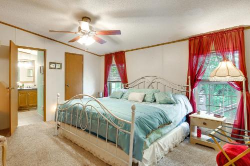 Haven in the Woods w/ 150 Acres, 2 Ponds in Altamont (IL)