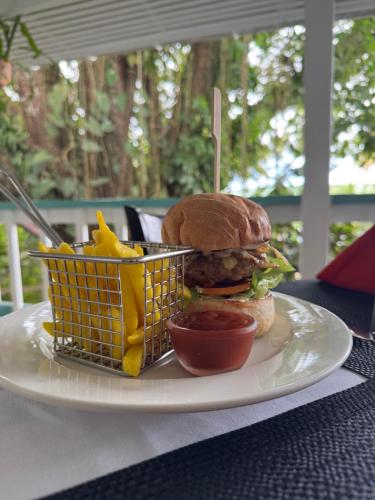 Eten en drinken, Coral Quays Resort in Aore Island