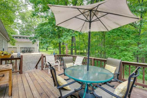 Haven in the Woods w/ 150 Acres, 2 Ponds in Altamont (IL)