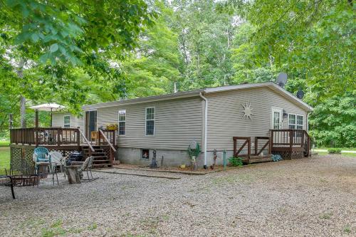 Haven in the Woods w/ 150 Acres, 2 Ponds in Altamont (IL)