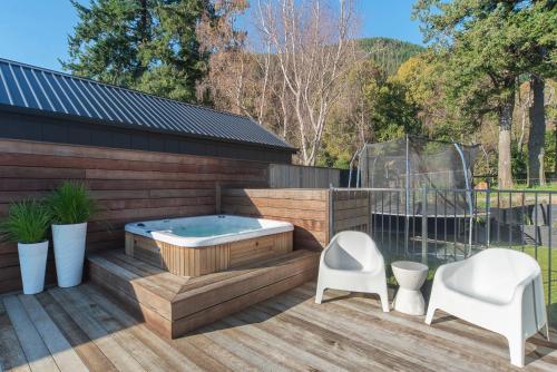 Marsden Escape - Views, Spa and Swimming Pool in Stoke